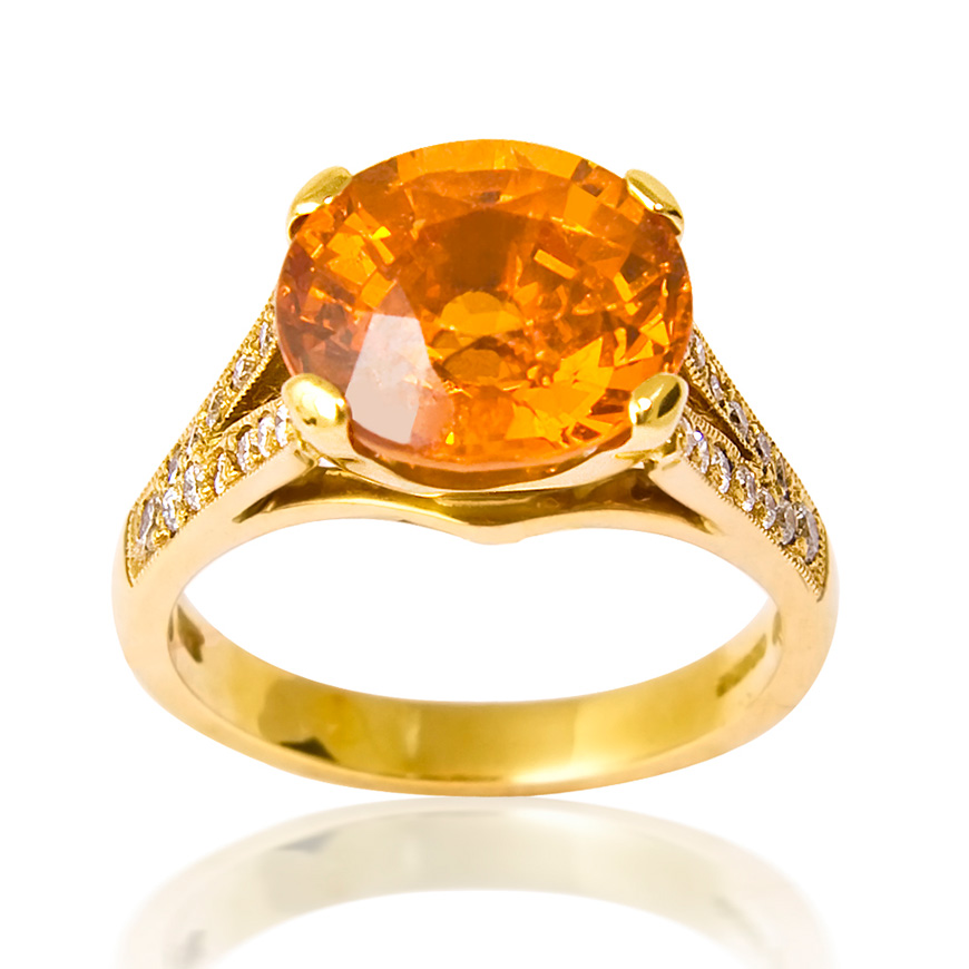 spessartite_ring_with_diamond_shoulders